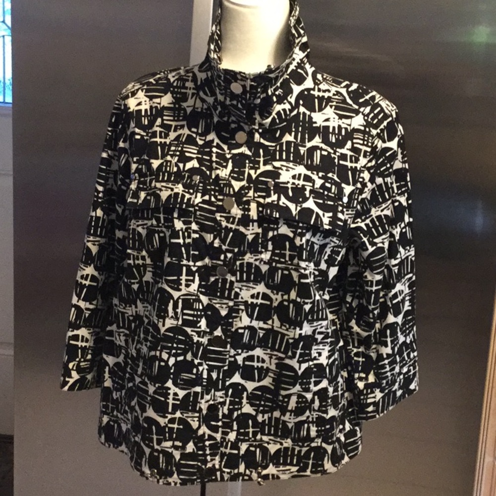 NWOT Black/White Jacket with 3/4 sleeves. SZ 12